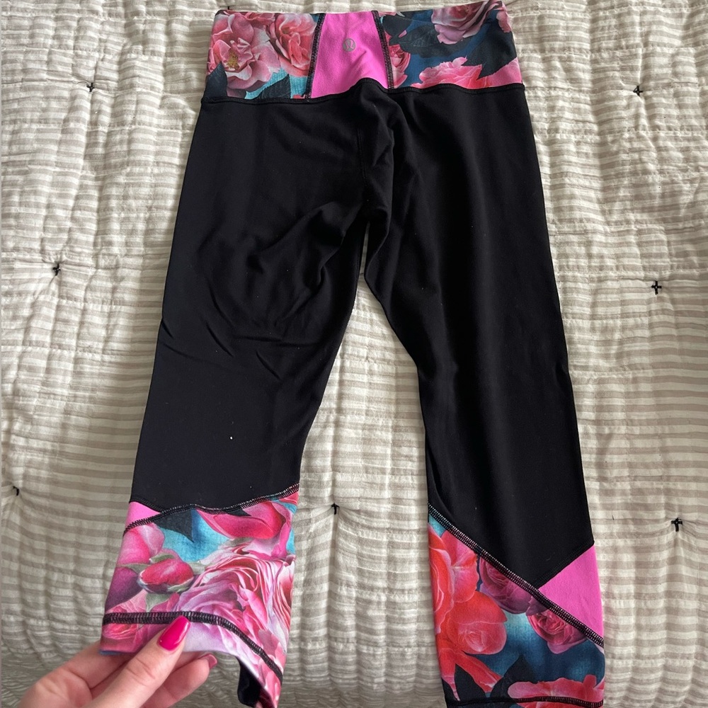 Crop lulu leggings.